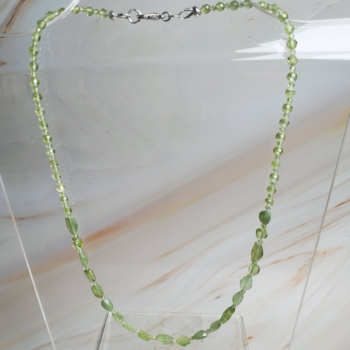 Gemstone Necklace: Peridot Pebble
